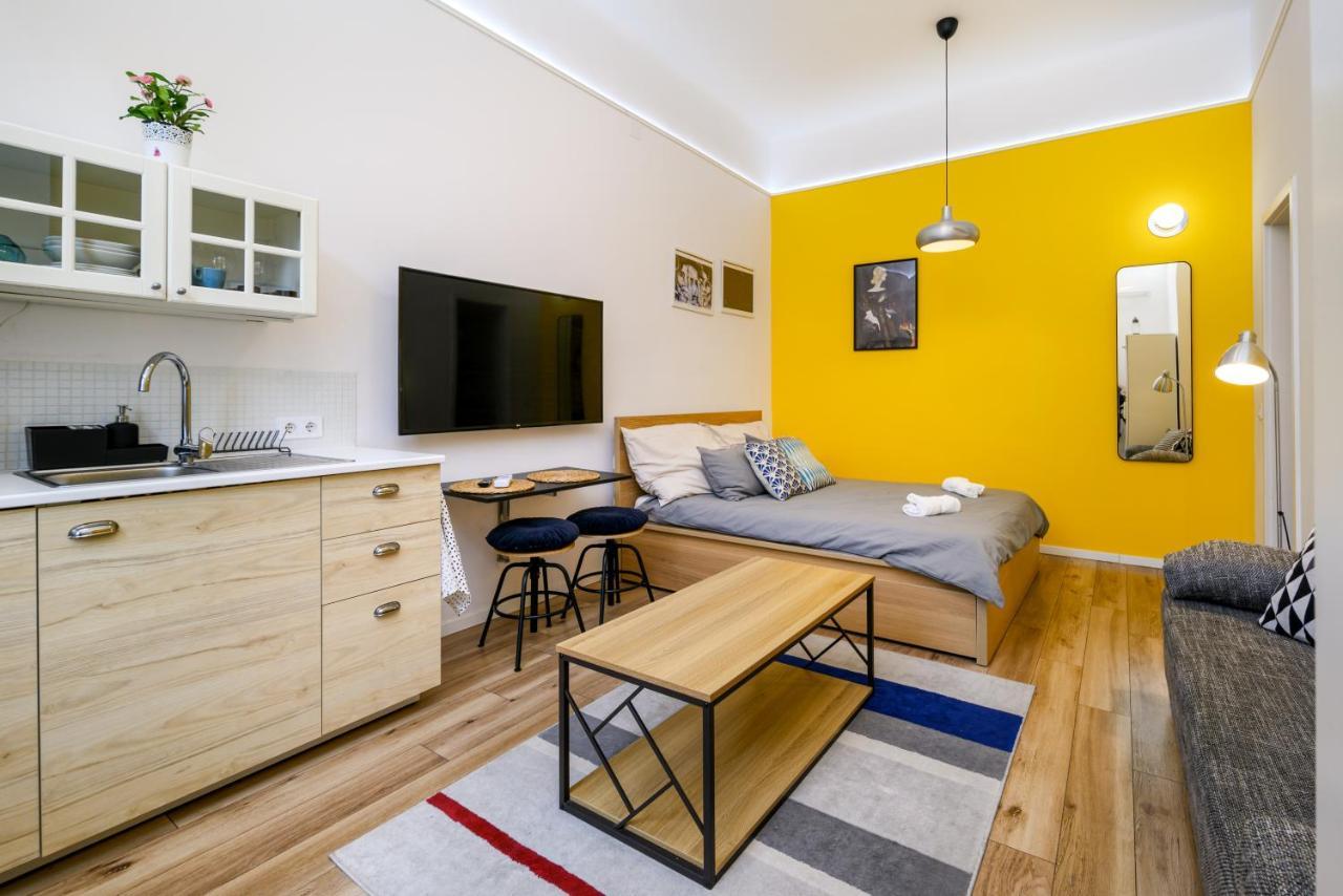 Stylish Yellow Suite In The Heart Of Budapest Eksteriør billede