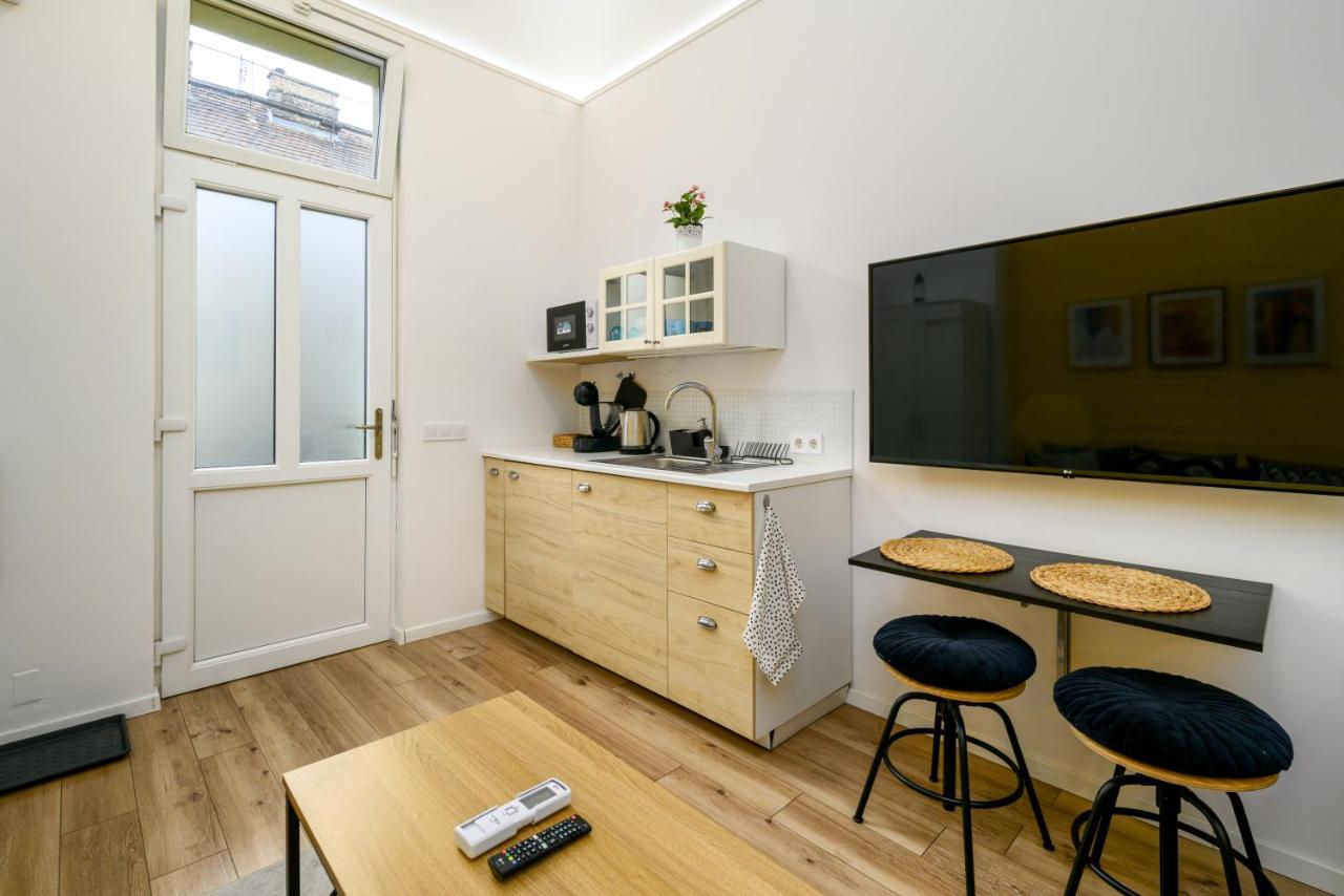 Stylish Yellow Suite In The Heart Of Budapest Eksteriør billede