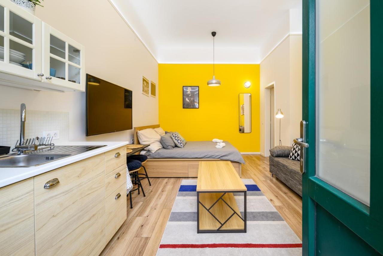 Stylish Yellow Suite In The Heart Of Budapest Eksteriør billede